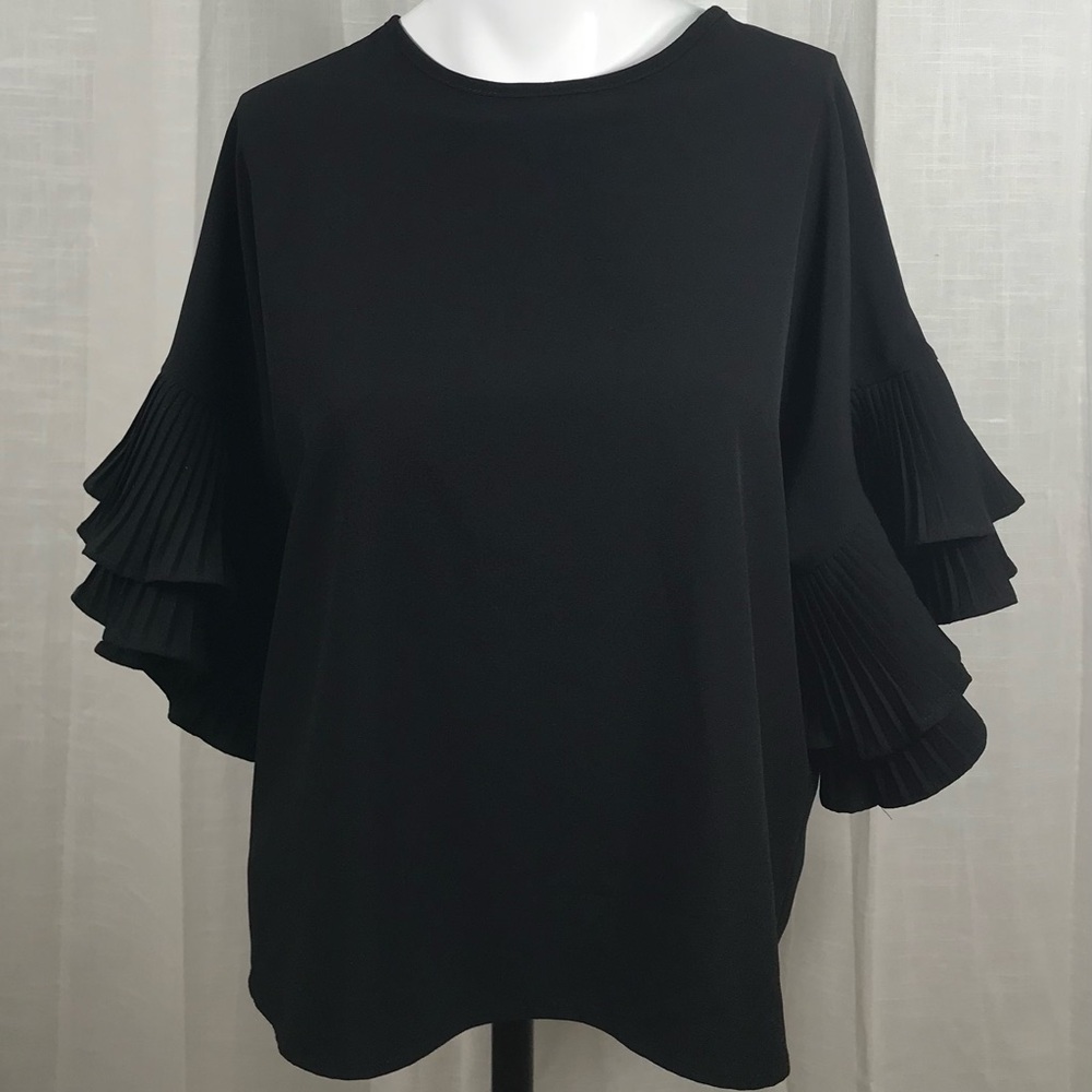 NWOT Ruffle 3/4 sleeve blouse